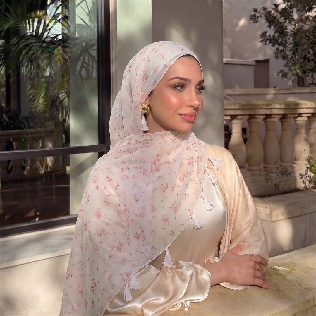 Women'S Fashion Trends - Moda Kadınlar Püsküllü Hijab Yumuşak Eşarp