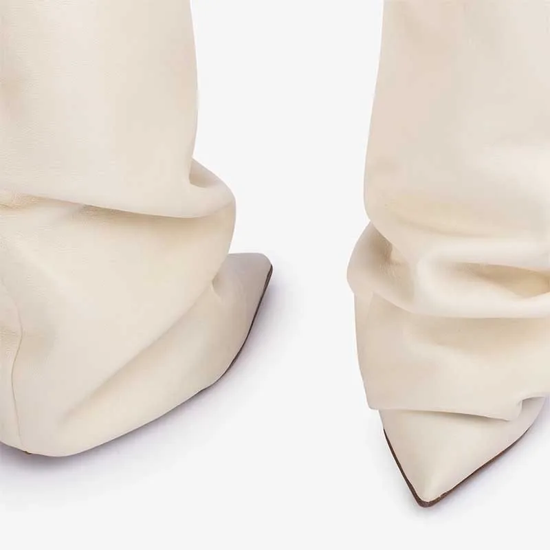 Siyah Sivri Uçlu Pileli Rahat  - Women'S Fashion Trousers incelemesi ve fiyatı